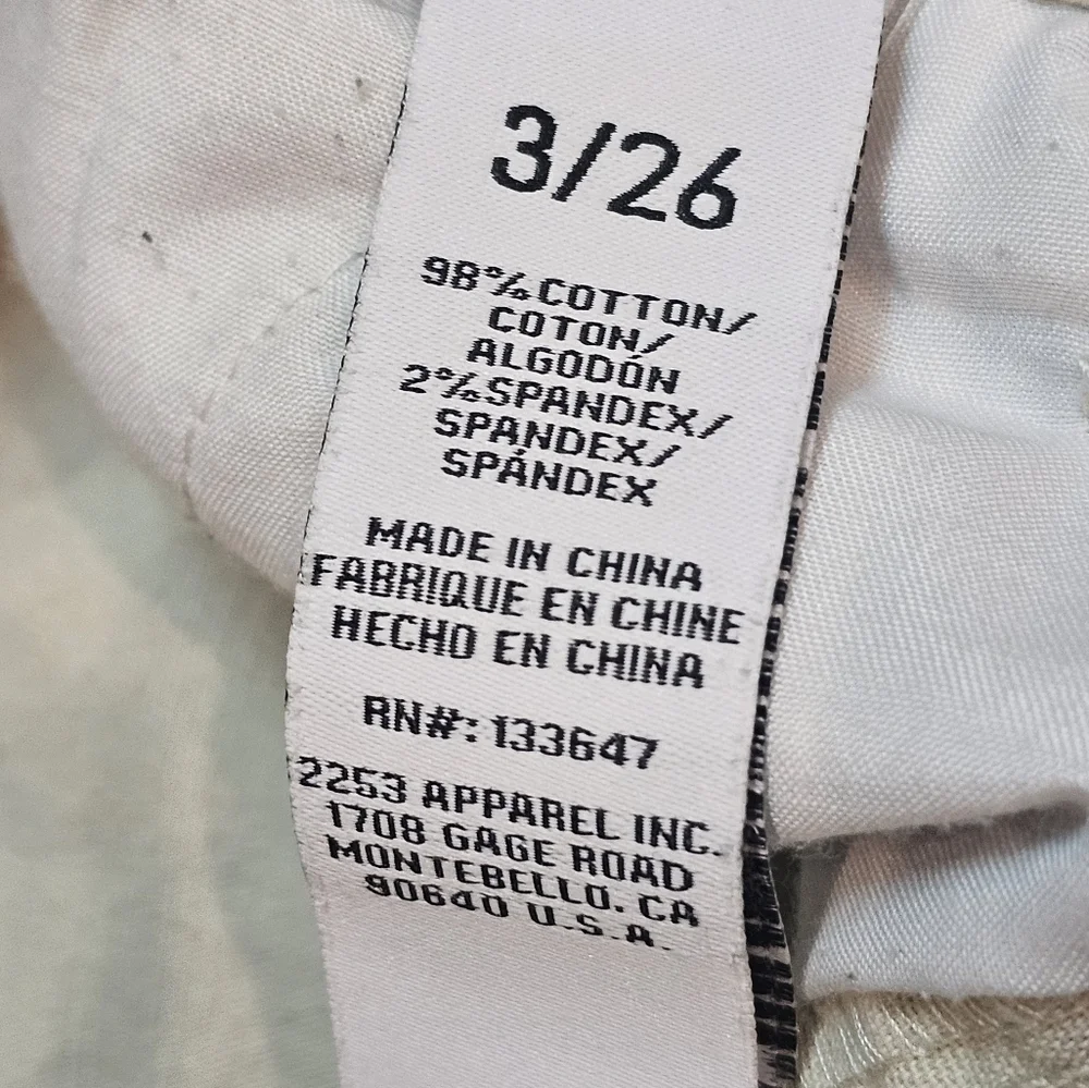 REgeneration by Celebrity Pink Women’s Camo Pants 3/26 Mid Rise Straight Leg